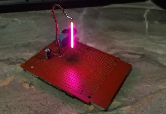 Mini Tesla Coil dengan Lampu Filamen 3V